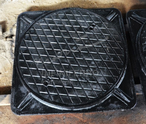 manhole cover motif wajik