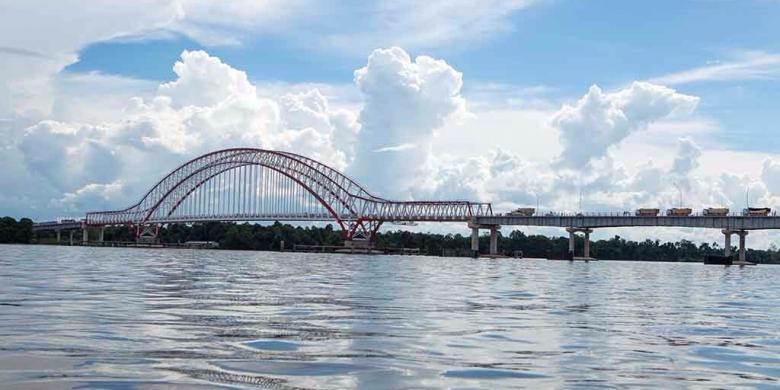 jembatan tayan salah satu jembatan terindah di Indonesia