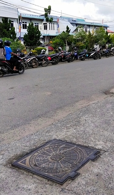 Manhole cover cast iron di Jalan Pulau Panjang, Berau