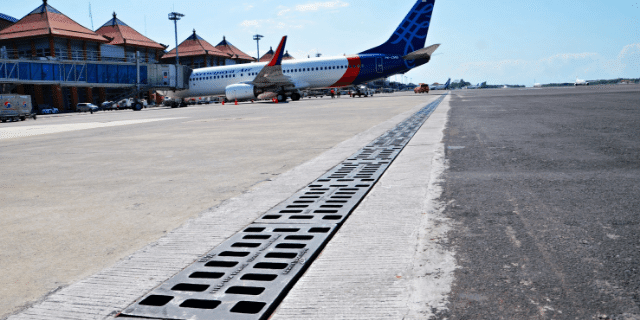 grill besi cor di Bandara Internasional I Ngurah Rai Bali