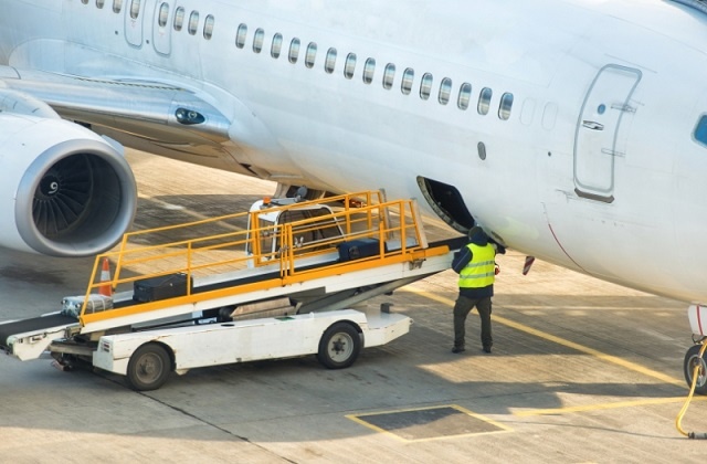 Baggage Conveyor Loader - kendaraan di airside bandara