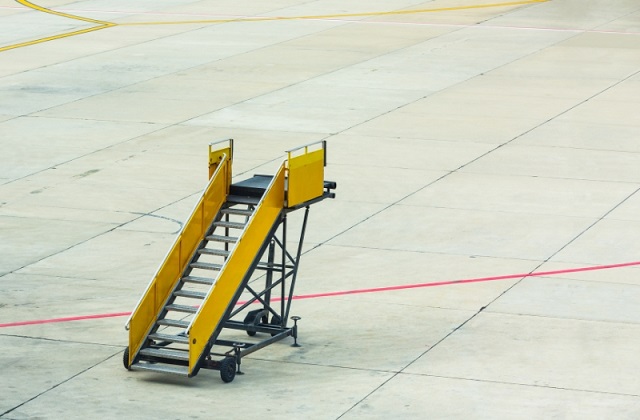 Passenger Boarding Stairs - kendaraan di airside bandara